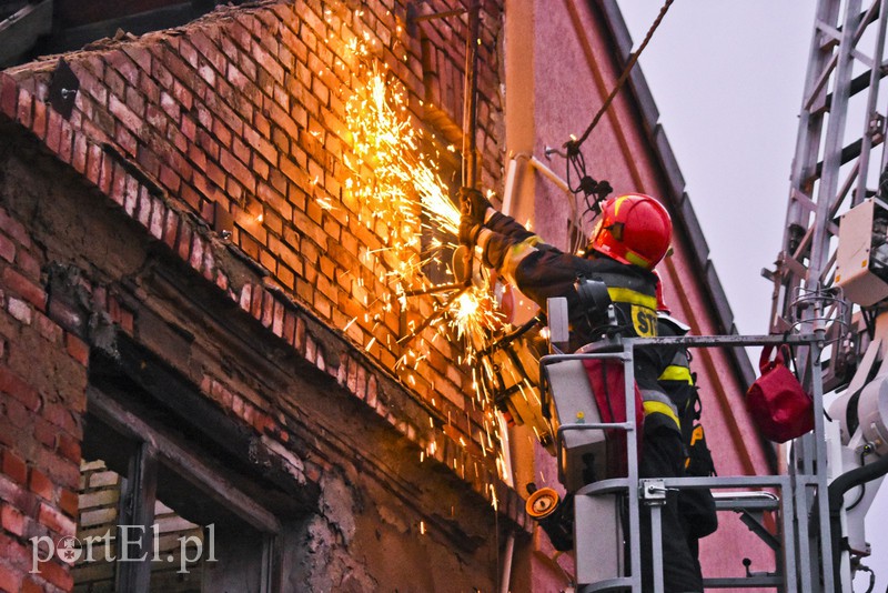 Sypiący się budynek przy ul. Żeglarskiej zdjęcie nr 165756