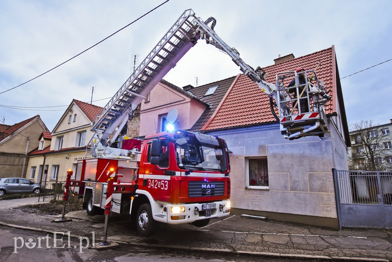 Sypiący się budynek przy ul. Żeglarskiej zdjęcie nr 165744