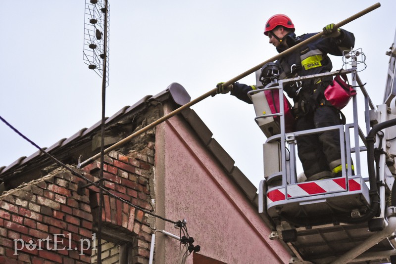 Sypiący się budynek przy ul. Żeglarskiej zdjęcie nr 165754