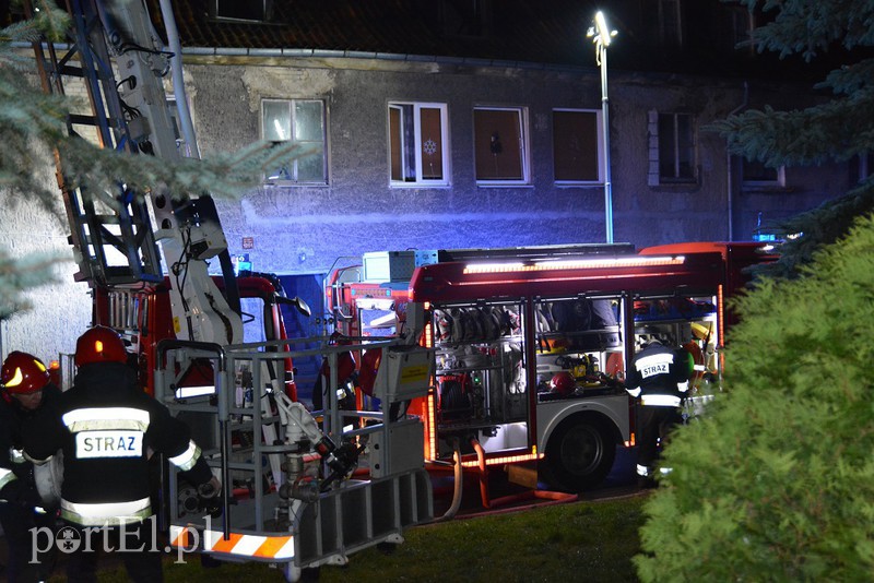 Pożar na Kasprzaka, w mieszkaniu odkryto zwłoki zdjęcie nr 166908