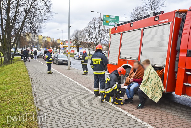 Cztery auta zderzyły się na al. Kardynała Wyszyńskiego zdjęcie nr 167024