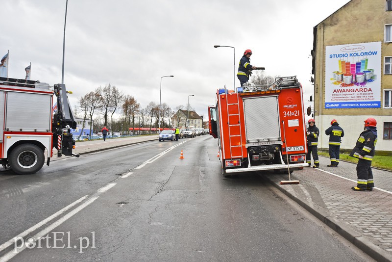 Cztery auta zderzyły się na al. Kardynała Wyszyńskiego zdjęcie nr 167017