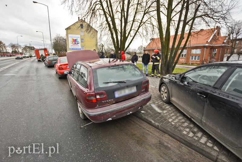 Cztery auta zderzyły się na al. Kardynała Wyszyńskiego zdjęcie nr 167019