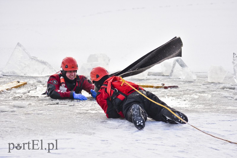 Co zrobić, gdy pod kimś załamie się lód? zdjęcie nr 168863