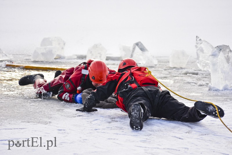 Co zrobić, gdy pod kimś załamie się lód? zdjęcie nr 168864