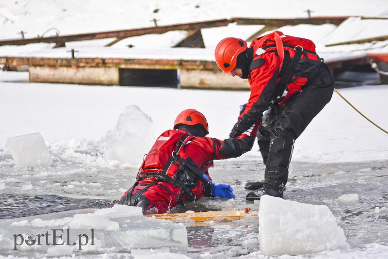 Co zrobić, gdy pod kimś załamie się lód? zdjęcie nr 168873