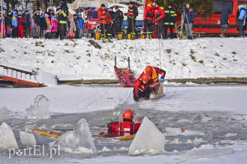 Co zrobić, gdy pod kimś załamie się lód? zdjęcie nr 168878