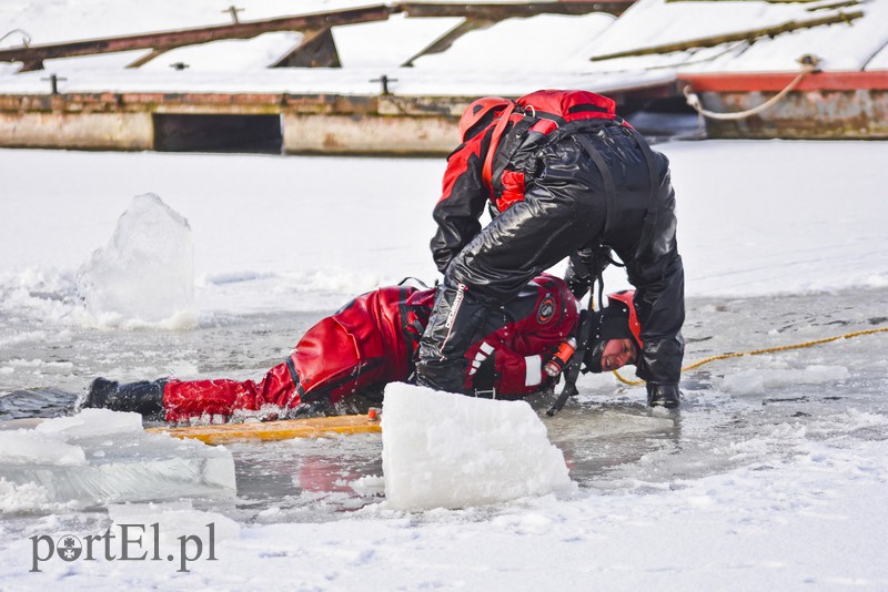 Co zrobić, gdy pod kimś załamie się lód? zdjęcie nr 168875