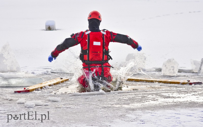 Co zrobić, gdy pod kimś załamie się lód? zdjęcie nr 168859
