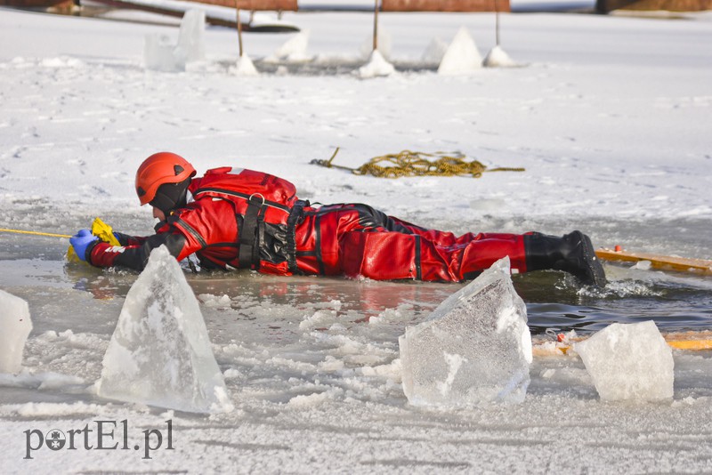 Co zrobić, gdy pod kimś załamie się lód? zdjęcie nr 168883