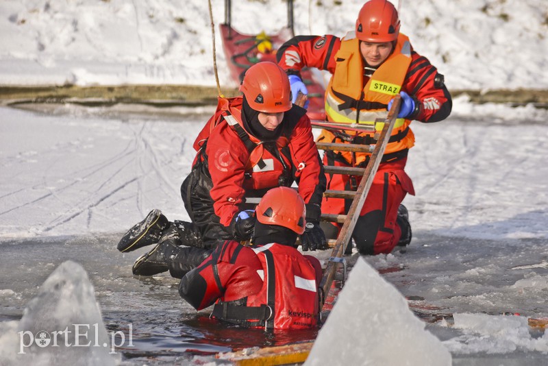 Co zrobić, gdy pod kimś załamie się lód? zdjęcie nr 168880