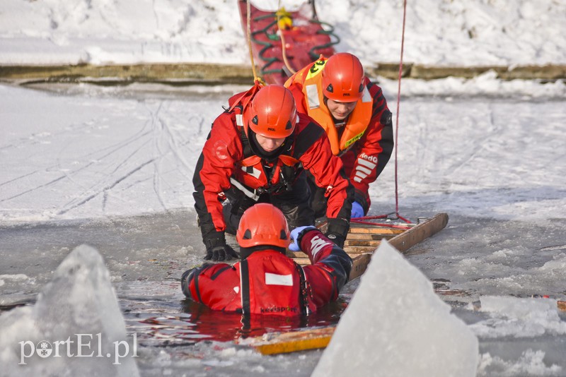 Co zrobić, gdy pod kimś załamie się lód? zdjęcie nr 168879