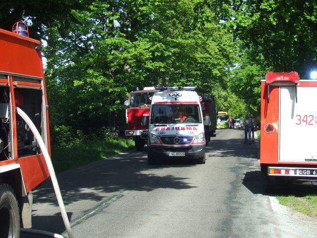 Uderzył w drzewo i stanął w płomieniach zdjęcie nr 13238