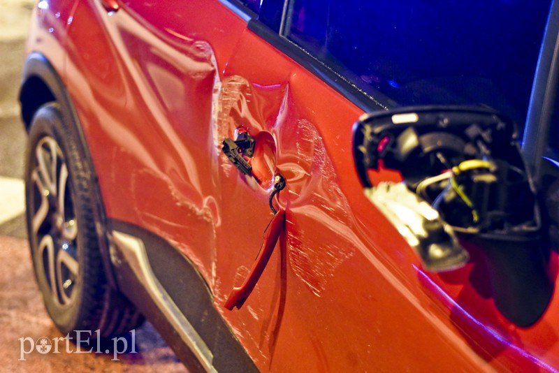 Zderzenie mercedesa z renault, jedna osoba w szpitalu zdjęcie nr 169790