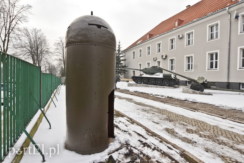 Co się dzieje przed klubem wojskowym przy ul. Królewieckiej? zdjęcie nr 169969