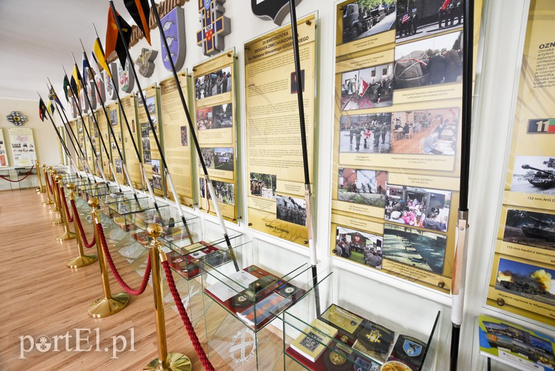 Co się dzieje przed klubem wojskowym przy ul. Królewieckiej? zdjęcie nr 169956