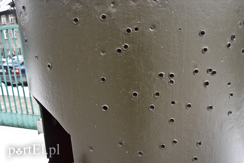 Co się dzieje przed klubem wojskowym przy ul. Królewieckiej? zdjęcie nr 169970