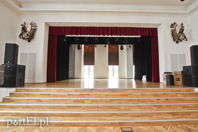 Co się dzieje przed klubem wojskowym przy ul. Królewieckiej? zdjęcie nr 169960