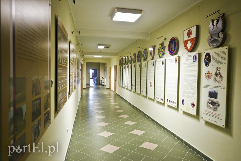 Co się dzieje przed klubem wojskowym przy ul. Królewieckiej? zdjęcie nr 169957