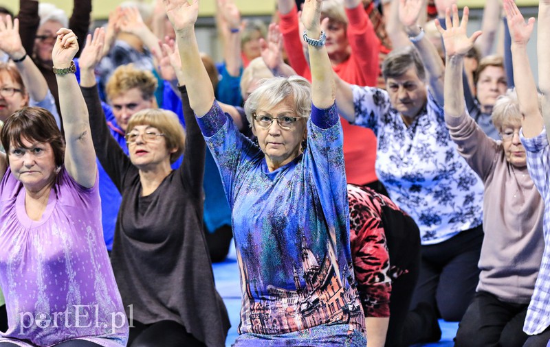 Tak seniorzy ćwiczą jogę zdjęcie nr 170397