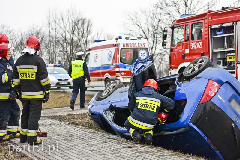 Dachowanie na DK-7, kierowca bez prawa jazdy zdjęcie nr 171326