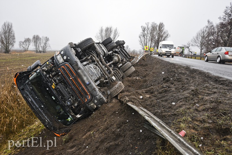 Ciężarówka wypadła z drogi na DK 22 zdjęcie nr 172464