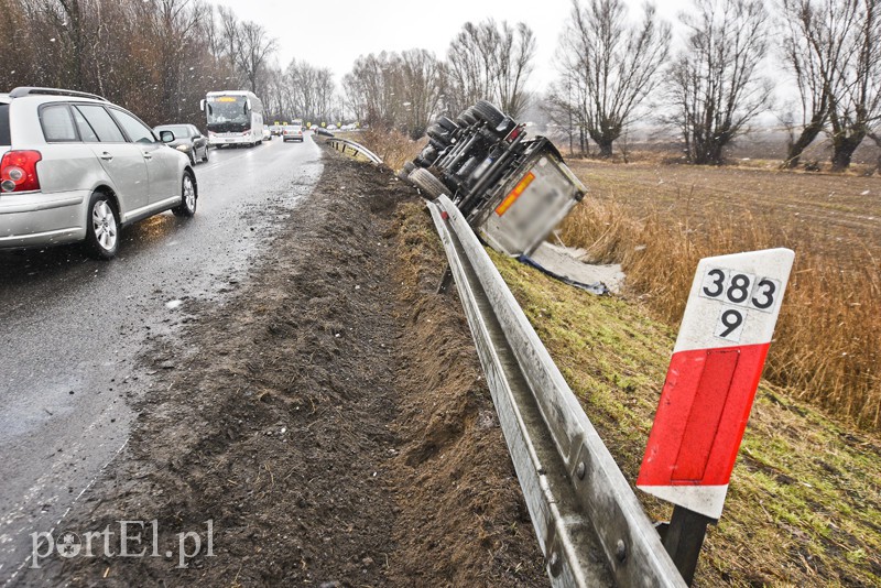 Ciężarówka wypadła z drogi na DK 22 zdjęcie nr 172467