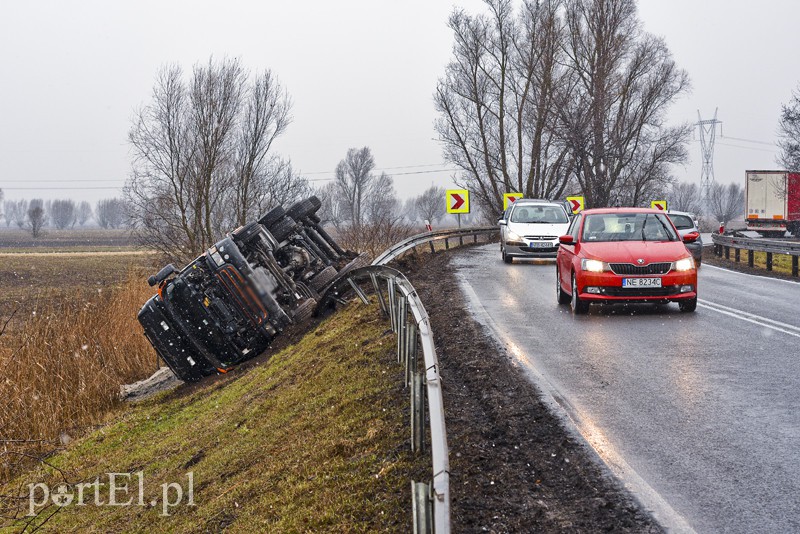 Ciężarówka wypadła z drogi na DK 22 zdjęcie nr 172461