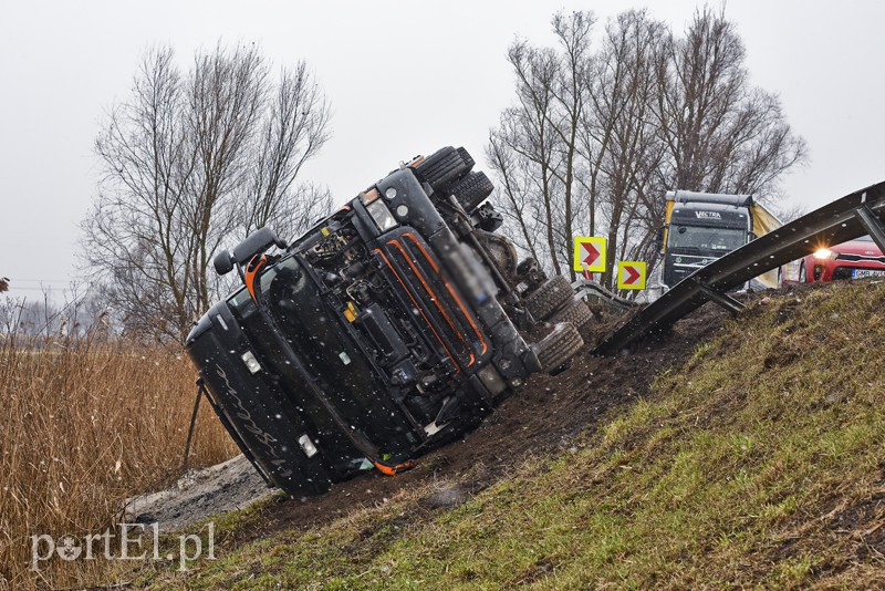 Ciężarówka wypadła z drogi na DK 22 zdjęcie nr 172462