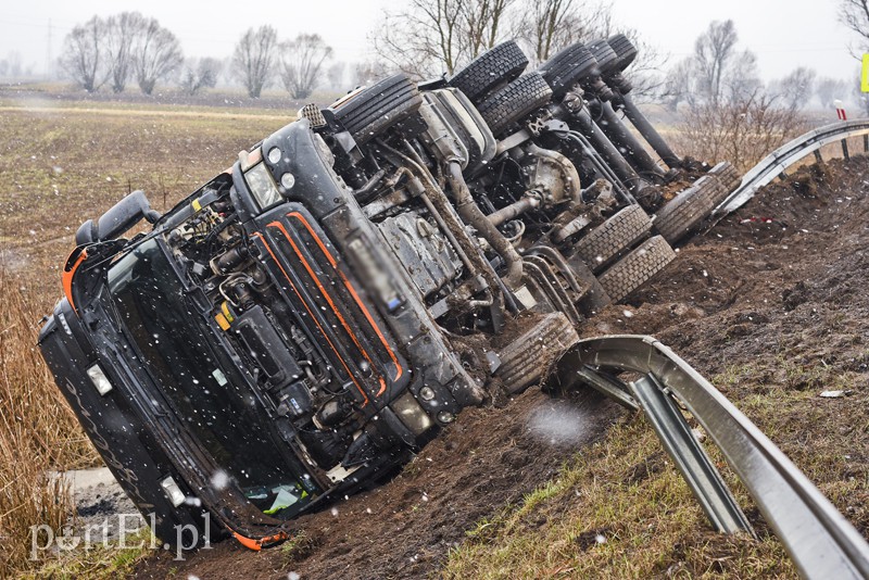 Ciężarówka wypadła z drogi na DK 22 zdjęcie nr 172463