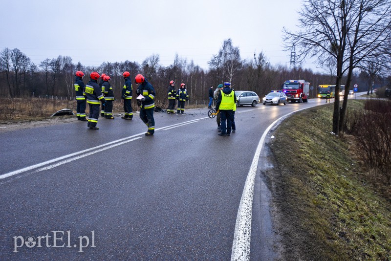 Zderzenie toyoty z mazdą przed cmentarzem zdjęcie nr 172487