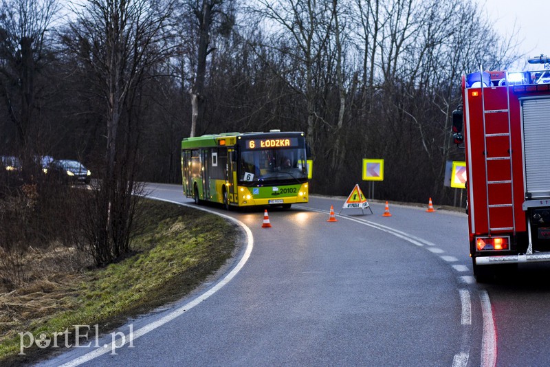 Zderzenie toyoty z mazdą przed cmentarzem zdjęcie nr 172482