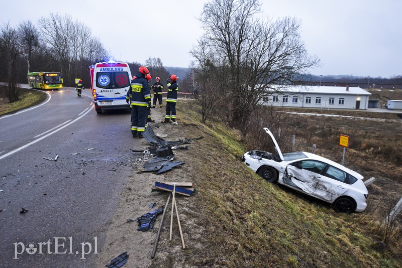 Zderzenie toyoty z mazdą przed cmentarzem zdjęcie nr 172470