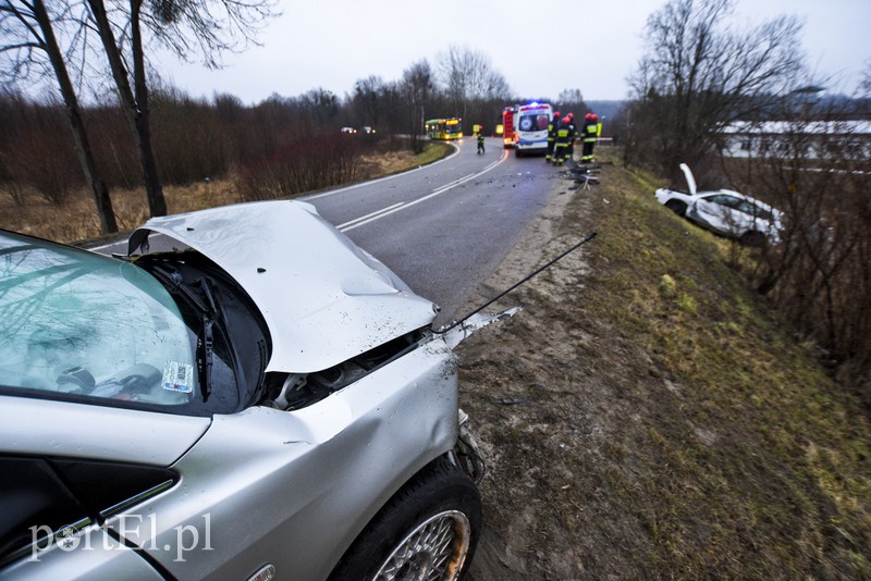 Zderzenie toyoty z mazdą przed cmentarzem zdjęcie nr 172473