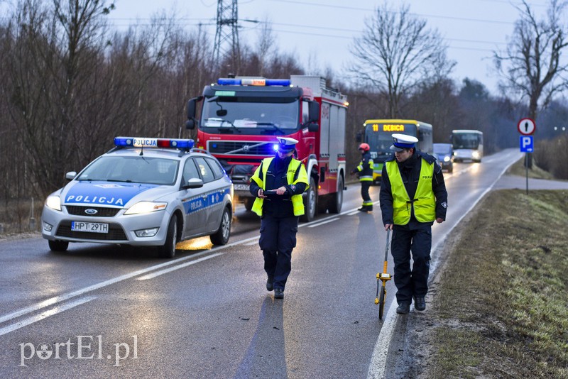 Zderzenie toyoty z mazdą przed cmentarzem zdjęcie nr 172483