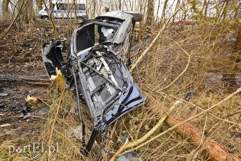 Audi po wypadku rozpadło się na pół zdjęcie nr 172632