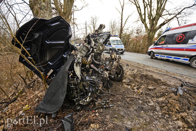 Audi po wypadku rozpadło się na pół zdjęcie nr 172635