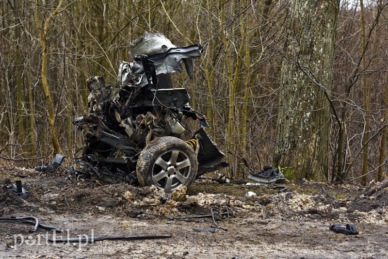Audi po wypadku rozpadło się na pół zdjęcie nr 172625