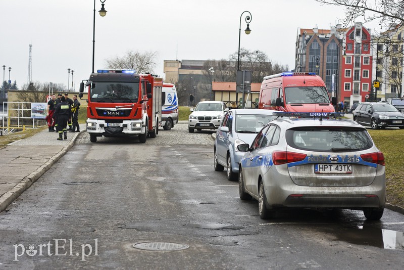 Elbląg Karmił kaczki i wpadł do rzeki