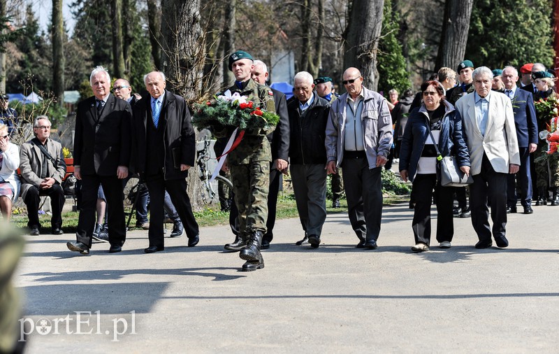 Pamięć i szacunek należy się wszystkim zdjęcie nr 172943