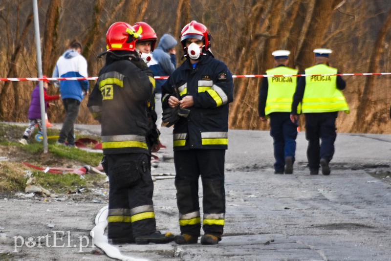 Pożar traw rozprzestrzenił się do stolarni zdjęcie nr 173051