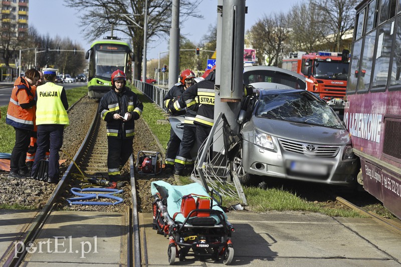 Wjechał toyotą pod tramwaj zdjęcie nr 173340