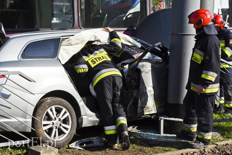 Wjechał toyotą pod tramwaj zdjęcie nr 173350