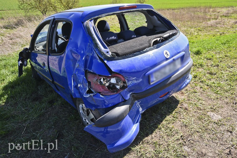 Wyprzedzała na podwójnej ciągłej i uderzyła w barierki zdjęcie nr 173522