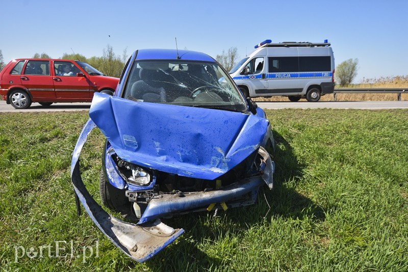 Wyprzedzała na podwójnej ciągłej i uderzyła w barierki zdjęcie nr 173520