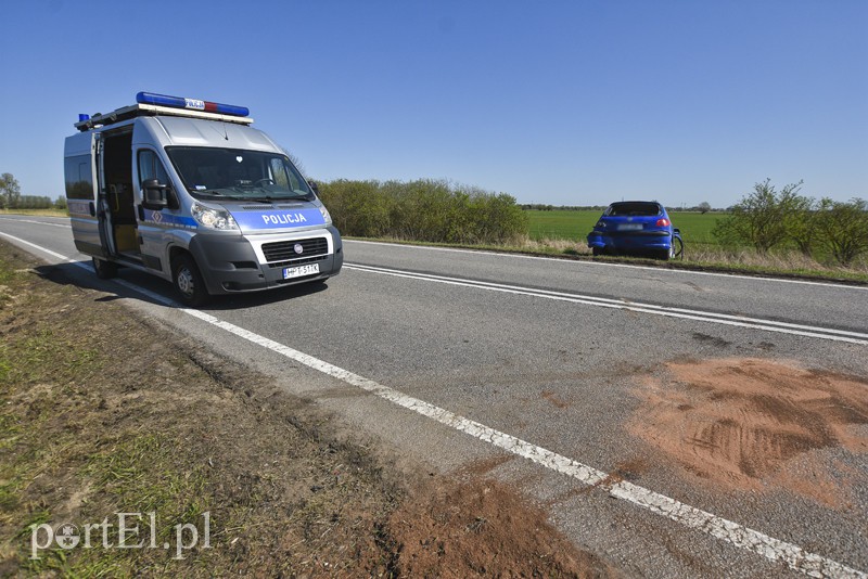 Wyprzedzała na podwójnej ciągłej i uderzyła w barierki zdjęcie nr 173524