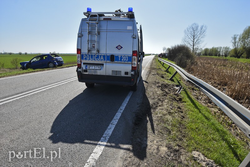 Wyprzedzała na podwójnej ciągłej i uderzyła w barierki zdjęcie nr 173525