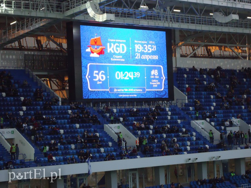 Tablica świetlna informuje, ile dni pozostało do Mundialu