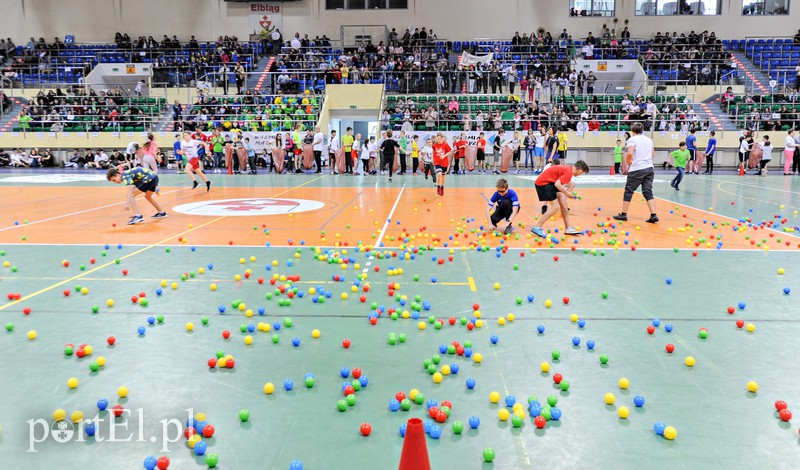 Kilometry nakrętek od uczniów zdjęcie nr 174119