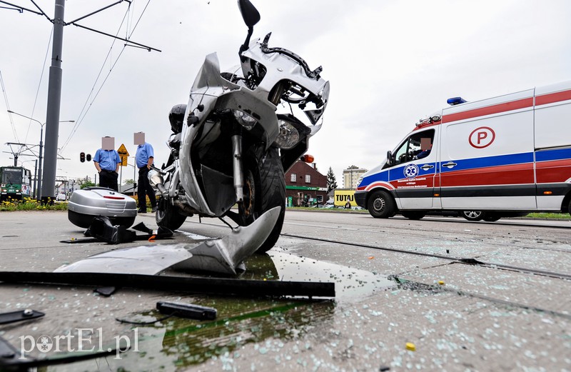 Motocykl zderzył się z volvo zdjęcie nr 174219